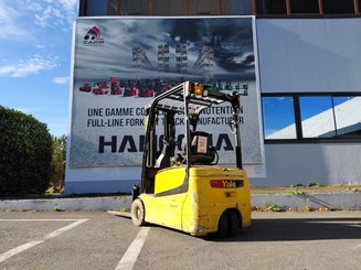 Carrello elevatore frontale a 3 ruote Yale ERP18VTL