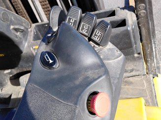 Carrello elevatore frontale a 3 ruote Yale ERP18VTL