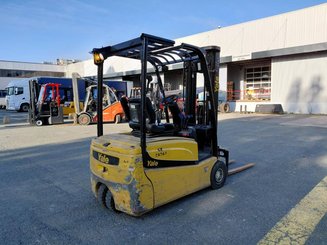 Carrello elevatore frontale a 3 ruote Yale ERP18VTL