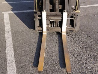 Carrello elevatore frontale a 3 ruote Yale ERP18VTL