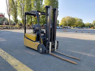Carrello elevatore frontale a 3 ruote Yale ERP18VTL