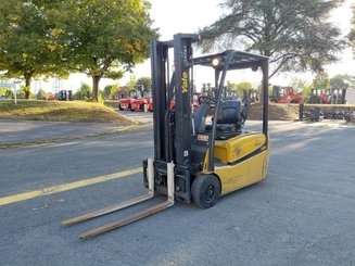 Carrello elevatore frontale a 3 ruote Yale ERP18VTL
