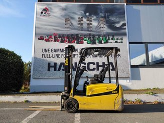 Carrello elevatore frontale a 3 ruote Yale ERP18VTL